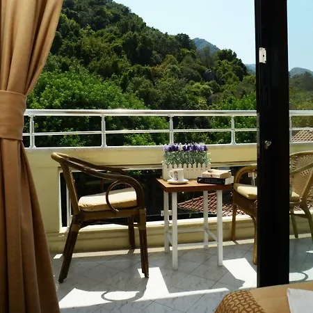 호텔 Chateau De 3*
