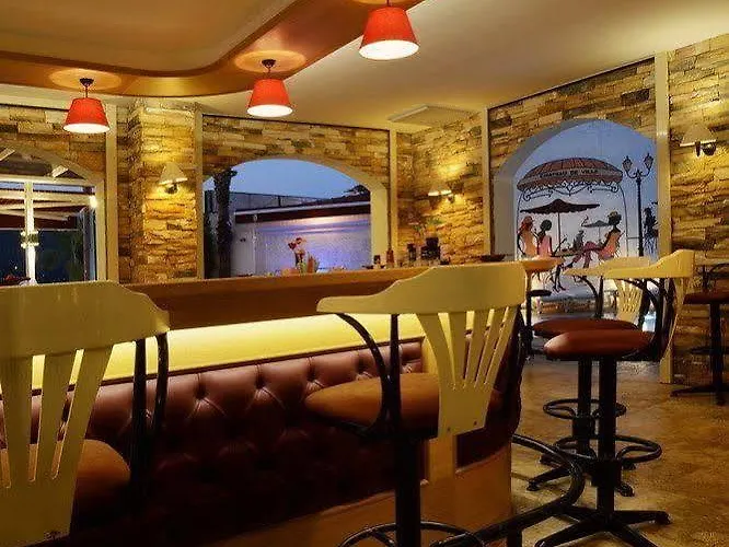 فندق Chateau De مرمريس