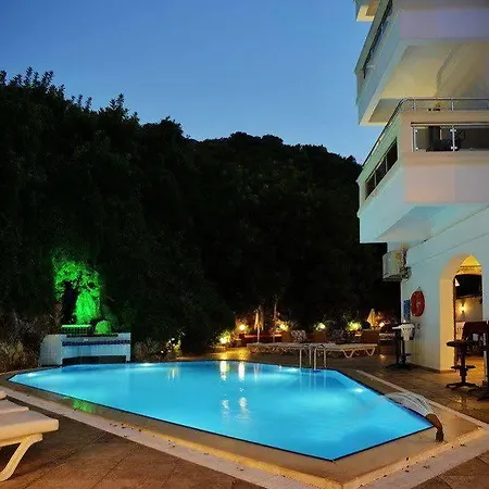 Chateau De Hotel 3*