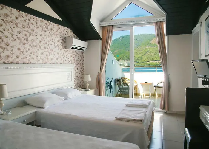 Chateau De Hotell 3*