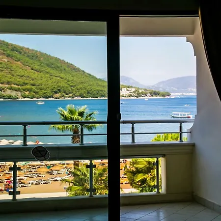 Chateau De Hotell 3*